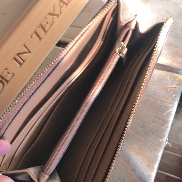 Michael Kors zippered wallet. - Picture 3 of 3